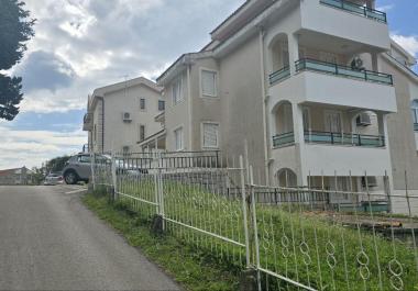 Traumwohnung von 54 m2 in Petrovac mit großer Terrasse in Petrovac