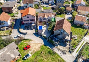 Neue luxuriöse umweltfreundliche 234 m2 Villa in Tivat mit Pool