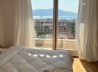 Luxuriöses Penthouse in Tivat mit Panoramablick auf das Meer, modernen Annehmlichkeiten