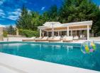 Atemberaubende 240 m2 große Villa mit Meerblick in Stoliv mit Pool und Strandzugang