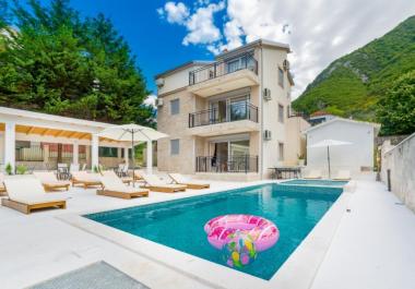 Atemberaubende 240 m2 große Villa mit Meerblick in Stoliv mit Pool und Strandzugang