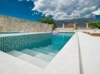Atemberaubende 240 m2 große Villa mit Meerblick in Stoliv mit Pool und Strandzugang