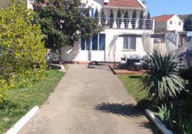 Luxuriöses 170 m2 großes Haus am Meer in Bar mit Meerblick und Obstgarten
