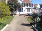 Luxuriöses 170 m2 großes Haus am Meer in Bar mit Meerblick und Obstgarten