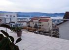 Atemberaubender Blick auf die Bucht 77 m2 Wohnung in Tivat, nur 10 Minuten vom Meer entfernt
