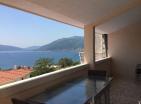 Panoramablick auf die Bucht 50 m2 Wohnung in Tivat mit riesiger Terrasse