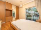 Luxuriöse 107 m2 große Wohnung mit drei Schlafzimmern in Đenovići mit Panoramablick auf die Bucht