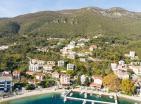 Luxuriöse 107 m2 große Wohnung mit drei Schlafzimmern in Đenovići mit Panoramablick auf die Bucht