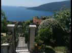 Geräumiges legalisiertes Haus in Herceg Novi mit drei Wohnungen in der Nähe der Altstadt