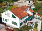 Geräumiges legalisiertes Haus in Herceg Novi mit drei Wohnungen in der Nähe der Altstadt