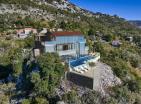 Atemberaubendes Hotel mit Meerblick in Petrovac mit Pool und 6 Apartments