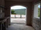 200 m2 großes Haus in Bigova mit Meer-und Bergblick