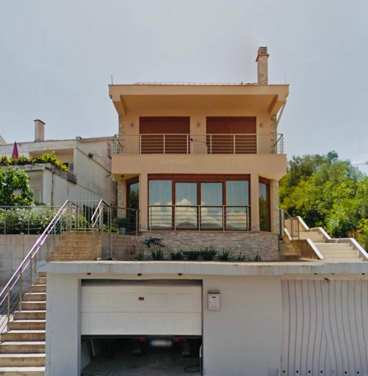 Luxuriöse 178 m2 große Villa in Đuraševići, nur 30 m vom Meer entfernt mit Panoramablick