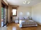 Luxuriöse 178 m2 große Villa in Đuraševići, nur 30 m vom Meer entfernt mit Panoramablick