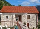 Jahrhundertealtes historisches Steinhaus von 90 m2 in Danilovgrad mit malerischer Aussicht