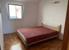 Gemütliche Wohnung mit Meerblick in Rafailovići, nur wenige Schritte vom Strand entfernt