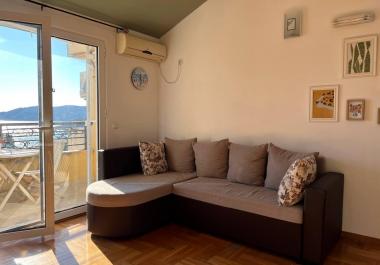 Gemütliche Wohnung mit Meerblick in Rafailovići, nur wenige Schritte vom Strand entfernt