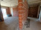 Investitionsmöglichkeit: fast fertig geräumiges 420 m2 Mini-Hotel in Bar
