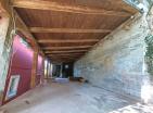 Investitionsmöglichkeit: fast fertig geräumiges 420 m2 Mini-Hotel in Bar