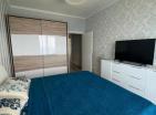 Neues luxuriöses 86 m2 großes Apartment am Meer mit 2 Schlafzimmern, herrlichem Blick und Pool