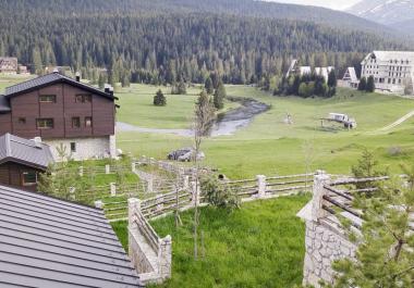 Luxuriöse Rückzugsvilla in Žabljak mit Spa und Pool und Panoramablick