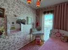 Atemberaubende 99 m2 große Wohnung mit Meerblick in Budva mit drei Schlafzimmern, perfektes Familienhaus