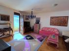 Atemberaubende 99 m2 große Wohnung mit Meerblick in Budva mit drei Schlafzimmern, perfektes Familienhaus