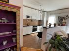 Atemberaubende 99 m2 große Wohnung mit Meerblick in Budva mit drei Schlafzimmern, perfektes Familienhaus