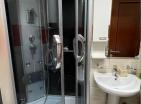 Atemberaubende 99 m2 große Wohnung mit Meerblick in Budva mit drei Schlafzimmern, perfektes Familienhaus