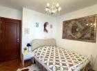 Atemberaubende 99 m2 große Wohnung mit Meerblick in Budva mit drei Schlafzimmern, perfektes Familienhaus
