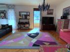Atemberaubende 99 m2 große Wohnung mit Meerblick in Budva mit drei Schlafzimmern, perfektes Familienhaus