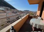 Atemberaubende 99 m2 große Wohnung mit Meerblick in Budva mit drei Schlafzimmern, perfektes Familienhaus