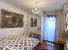 Atemberaubende 99 m2 große Wohnung mit Meerblick in Budva mit drei Schlafzimmern, perfektes Familienhaus