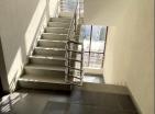 Atemberaubende 99 m2 große Wohnung mit Meerblick in Budva mit drei Schlafzimmern, perfektes Familienhaus
