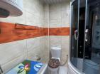 Atemberaubende 99 m2 große Wohnung mit Meerblick in Budva mit drei Schlafzimmern, perfektes Familienhaus