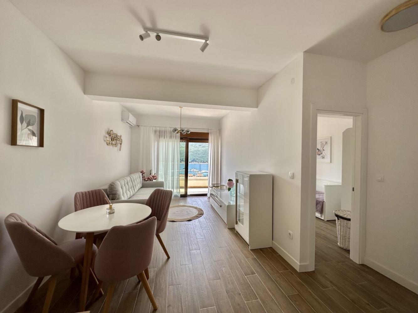 Luxuriöses 50 m2 großes Apartment mit Meerblick in Đenovići mit Panoramablick auf das Meer