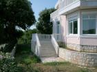 Meer 3 Etagen 213 m2 Villa zum Verkauf in Utjeha, nur 50 m vom Strand entfernt
