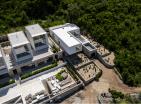 Neue Luxusvilla in Krašići, Tivat mit Panoramablick auf das Meer und Pool