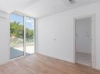 Neue Luxusvilla in Krašići, Tivat mit Panoramablick auf das Meer und Pool