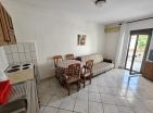 Sonnige 34 m2 Wohnung in Budva mit Terrasse nur wenige Schritte vom Meer entfernt