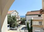 Sonnige 34 m2 Wohnung in Petrovac mit Terrasse nur wenige Schritte vom Meer entfernt