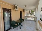 Sonnige 34 m2 Wohnung in Petrovac mit Terrasse nur wenige Schritte vom Meer entfernt