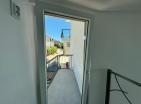 Moderne 65 m2 große Wohnung am Meer in Dobra Voda mit Meerblick und Parkplatz
