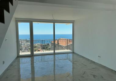 Moderne 65 m2 große Wohnung am Meer in Dobra Voda mit Meerblick und Parkplatz