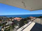 Moderne 65 m2 große Wohnung am Meer in Dobra Voda mit Meerblick und Parkplatz
