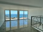 Moderne 65 m2 große Wohnung am Meer in Dobra Voda mit Meerblick und Parkplatz