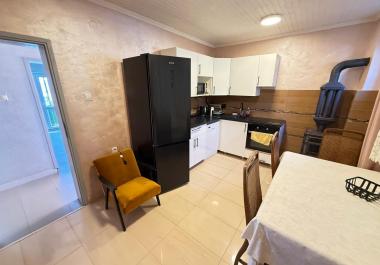 Charmantes legales 200 m2 Haus in Bar mit Meerblick und Obstbäumen