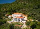 Luxuriöse moderne Villa in Kumbor, Montenegro mit Panoramablick auf das Meer