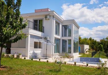 Luxuriöse moderne Villa in Kumbor, Montenegro mit Panoramablick auf das Meer