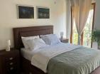 54 m2 Wohnung in Petrovac zu verkaufen in Residenz mit Pool, Parkplatz, zu Fuß zum Strand